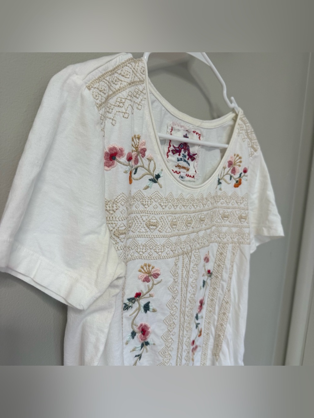 Johnny Was Women’s White Embroidered Floral Scoop Neck Tee Shirt Boho Medium - Picture 3 of 16